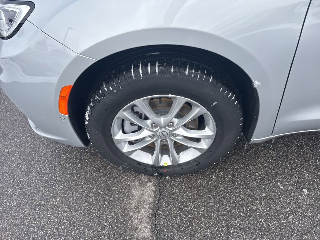 New 2026 Chrysler Pacifica Select image 9