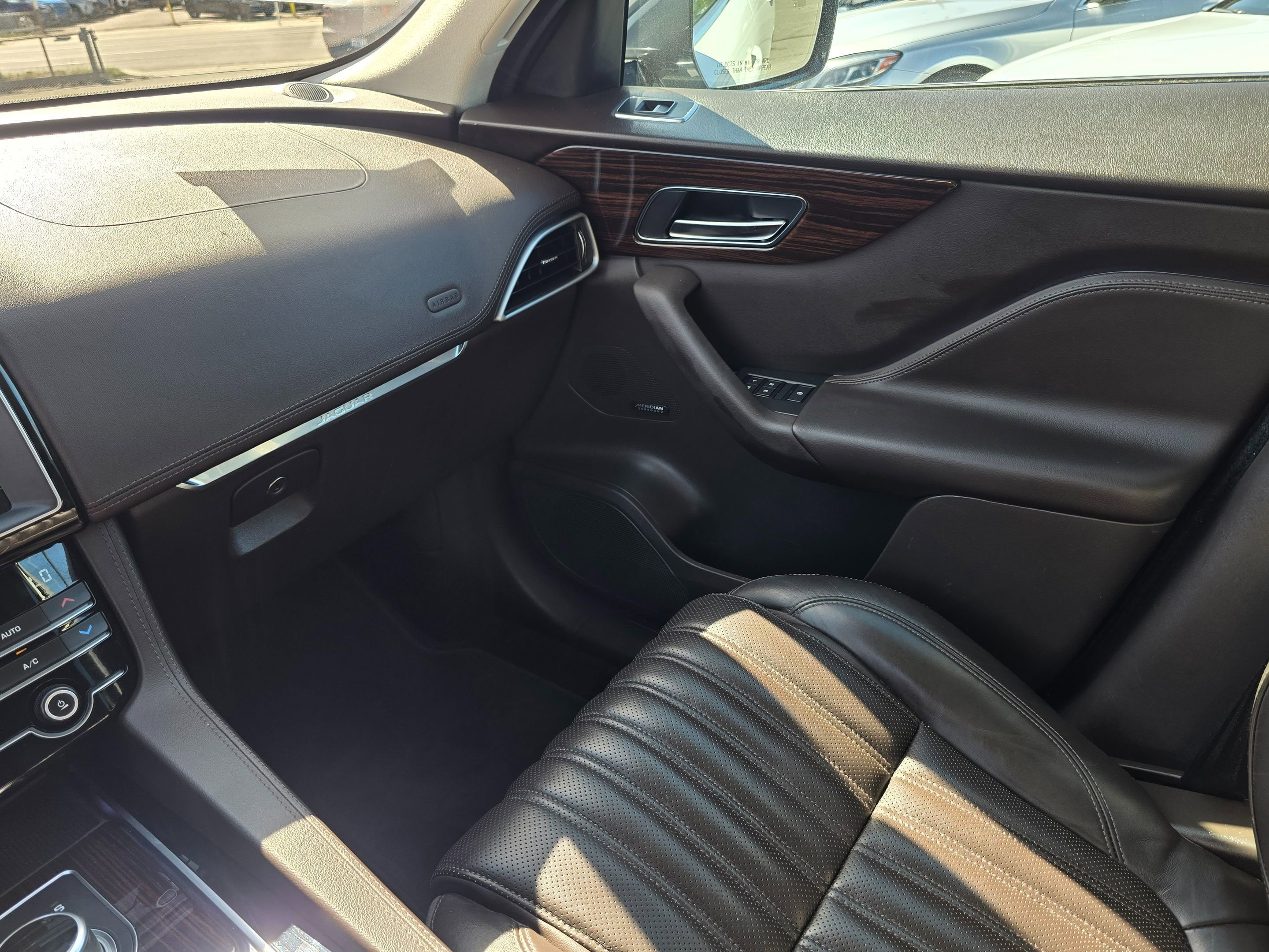 Used 2019 Jaguar F-PACE Portfolio image 36