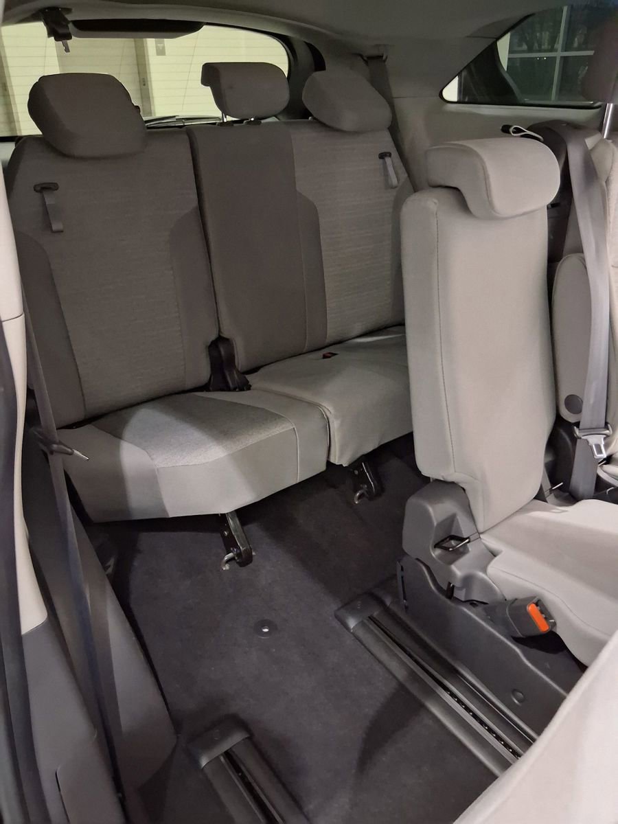 Used 2022 Toyota Sienna LE image 11