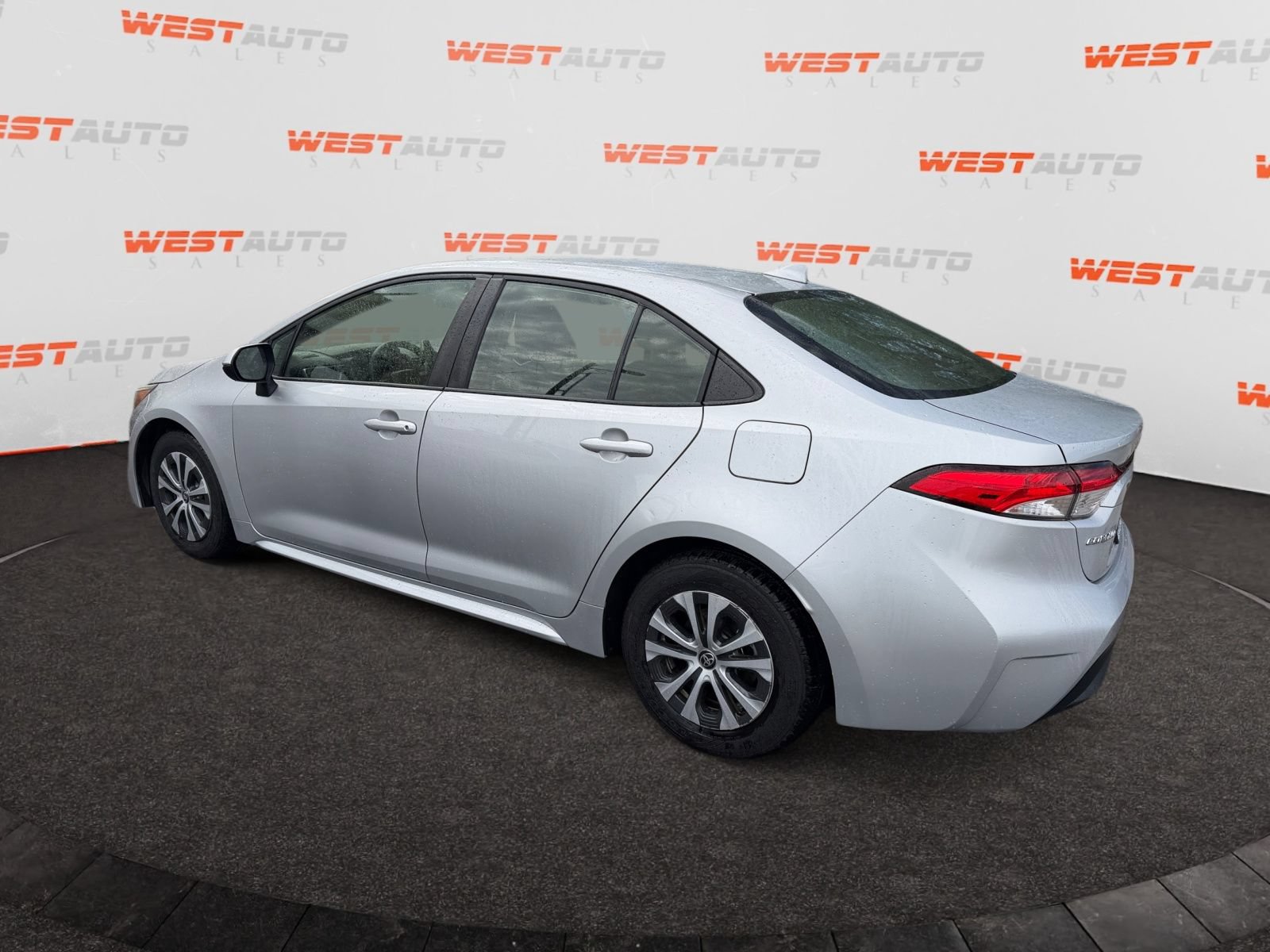 Used 2021 Toyota Corolla LE FWD image 3