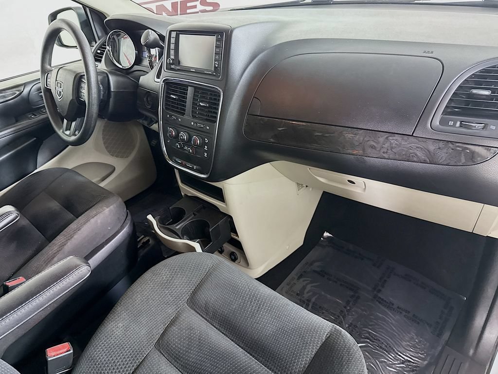 Used 2019 Dodge Grand Caravan SE w/ UConnect Hands-Free Group FWD image 32