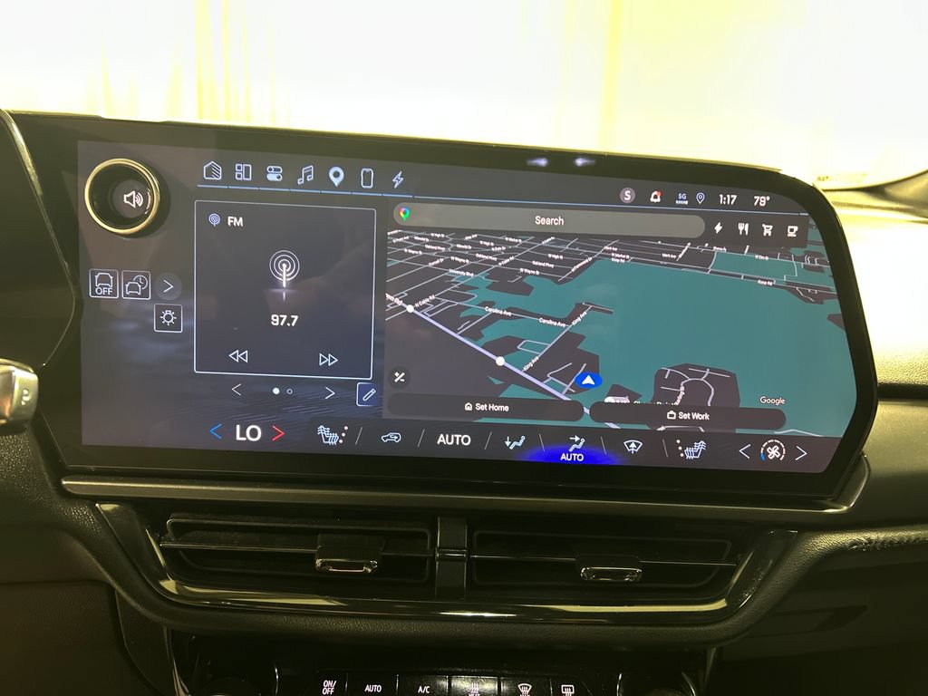 Used 2024 Chevrolet Equinox EV RS FWD image 17