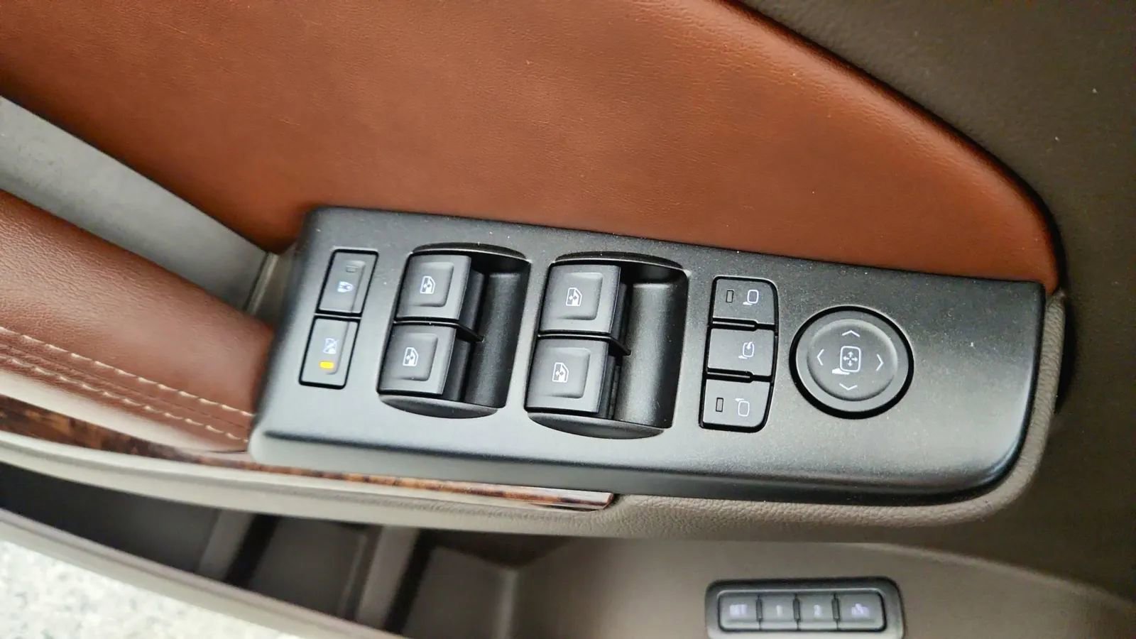 Used 2018 Chevrolet Suburban Premier image 33