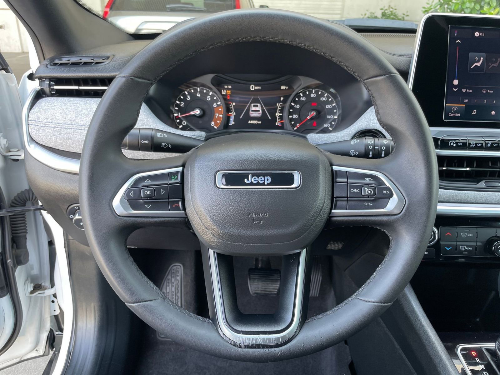 Used 2025 Jeep Compass Latitude AWD/4WD image 27