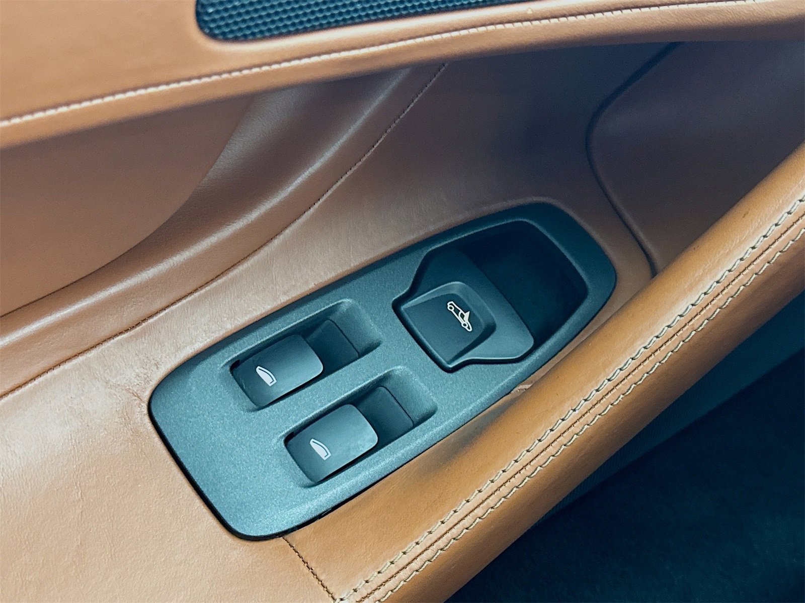 Used 2017 McLaren 570S Base image 16