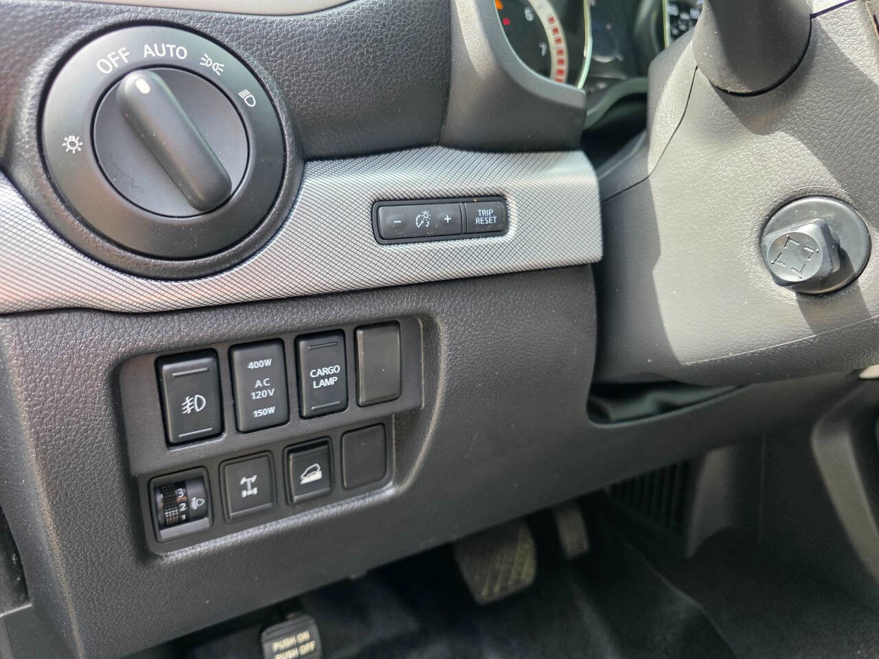 Used 2017 Nissan Titan PRO-4X w/ Pro-4x Convenience Package image 19