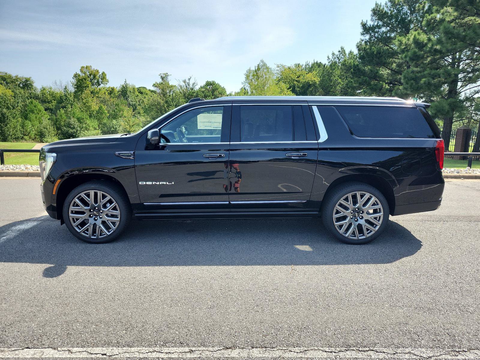 New 2026 GMC Yukon XL Denali Ultimate AWD/4WD image 2