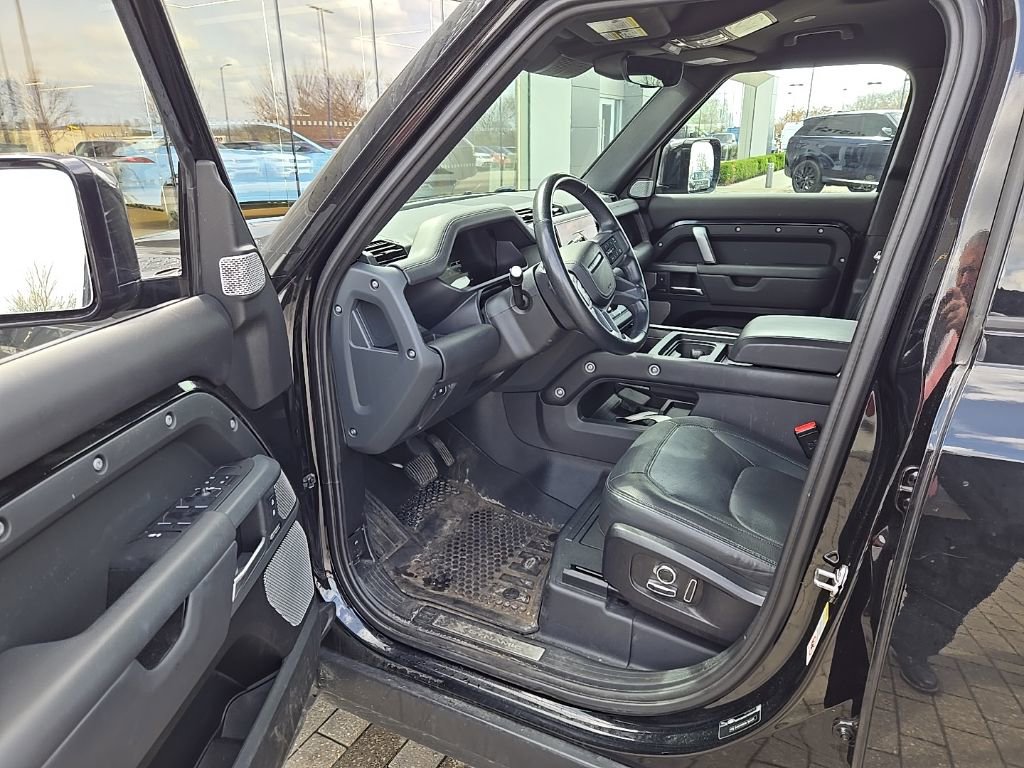 Certified 2023 Land Rover Defender 130 X-Dynamic SE image 16