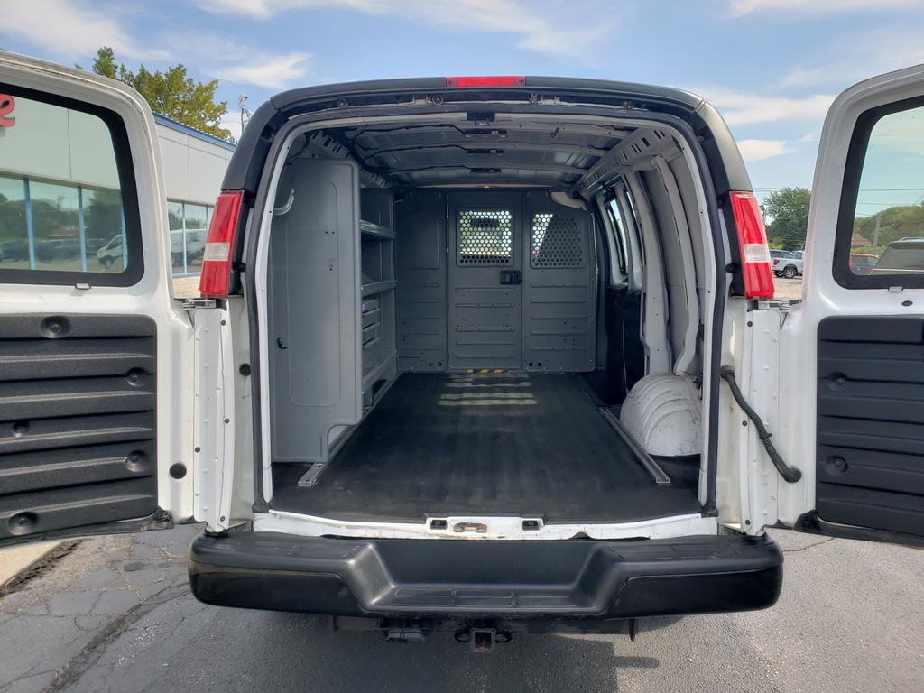 Used 2017 Chevrolet Express 2500 image 9