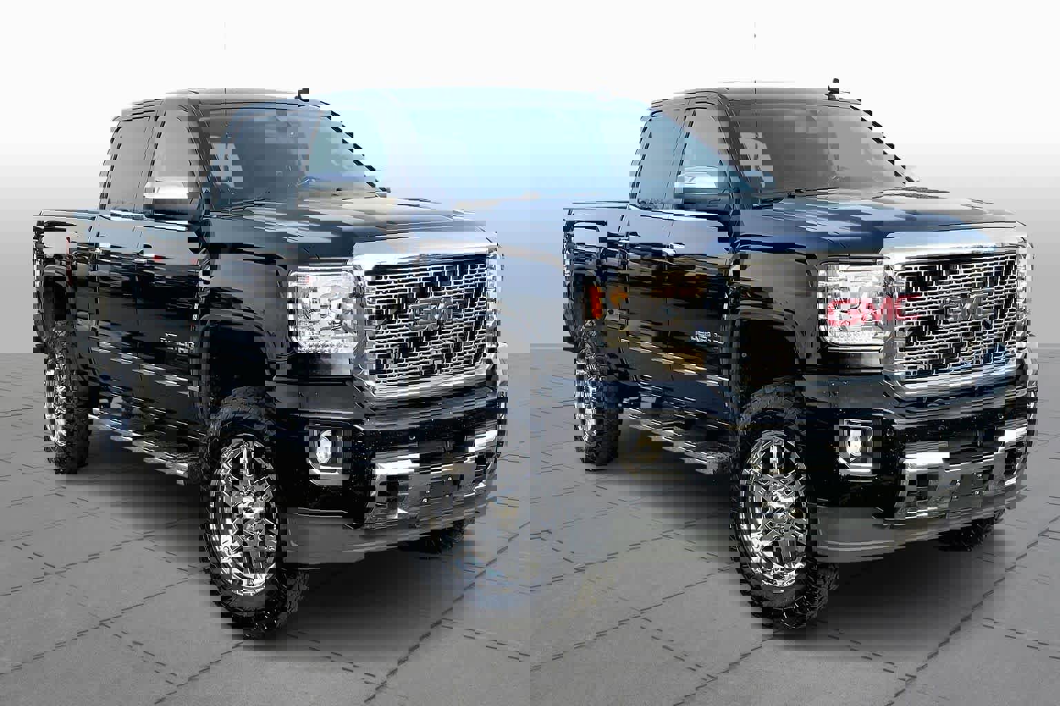 Used 2015 GMC Sierra 2500 Denali w/ Suspension Package, Off-Road image 3