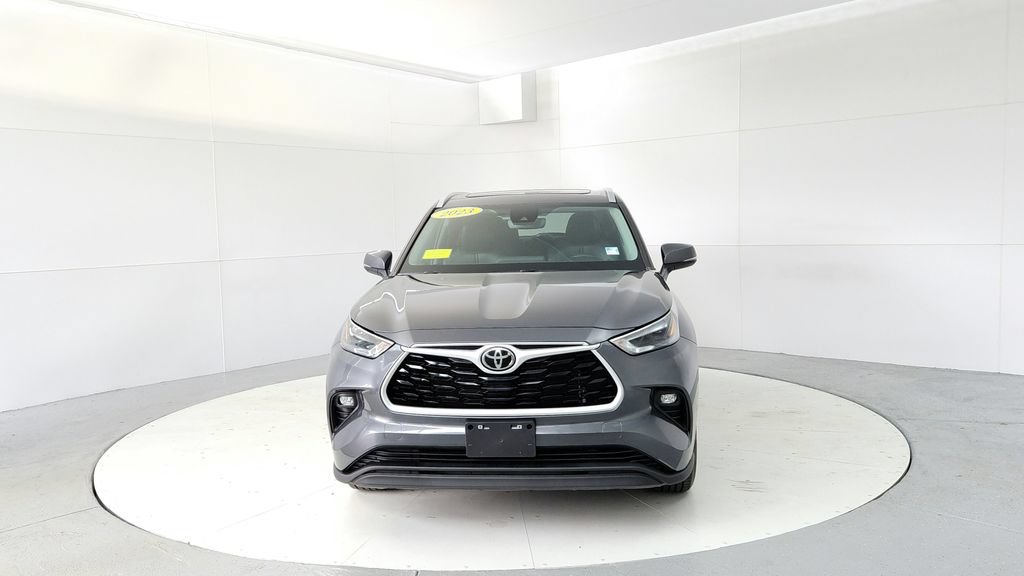 Used 2023 Toyota Highlander XLE AWD/4WD image 8