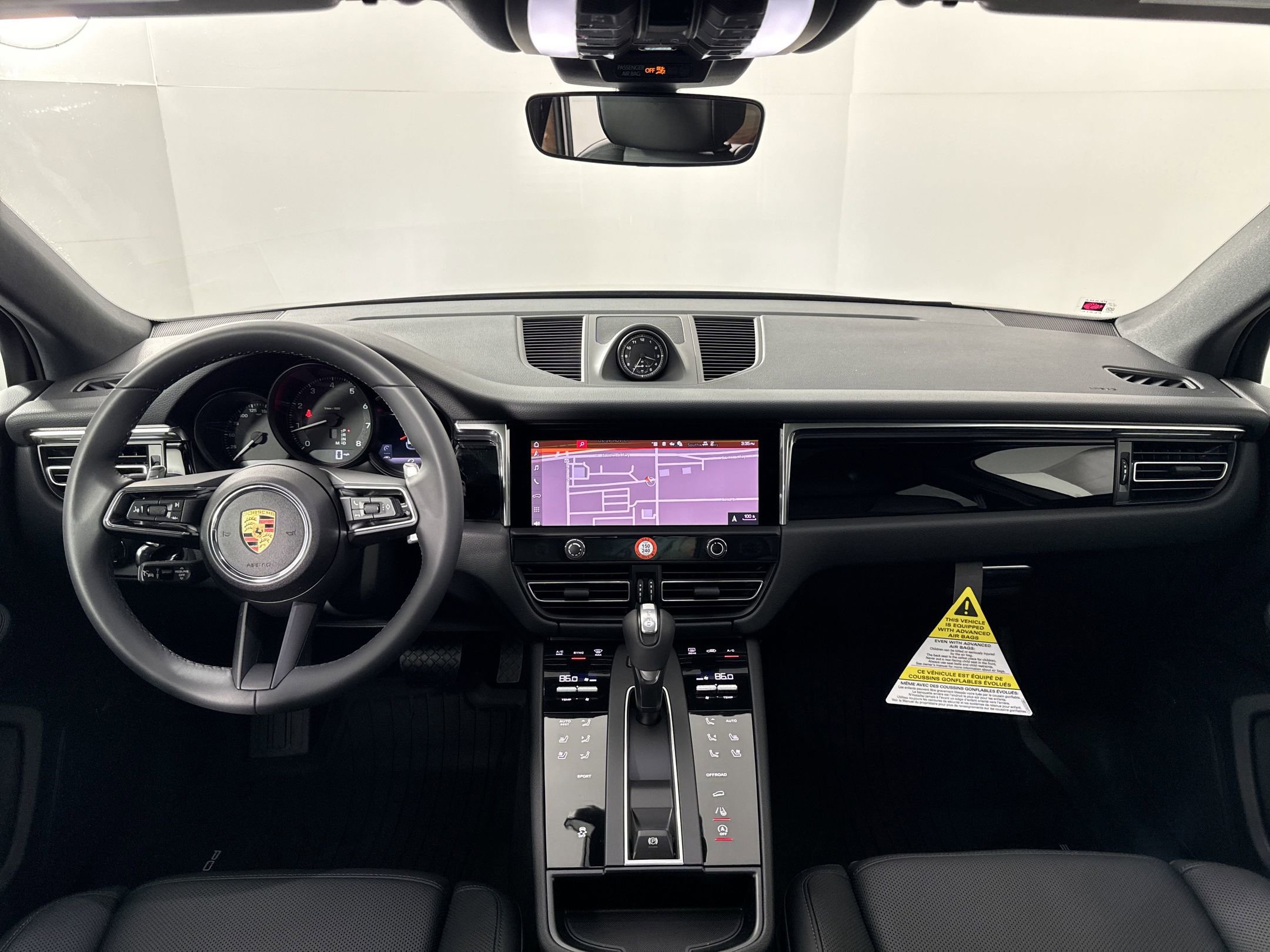 Certified 2025 Porsche Macan image 24