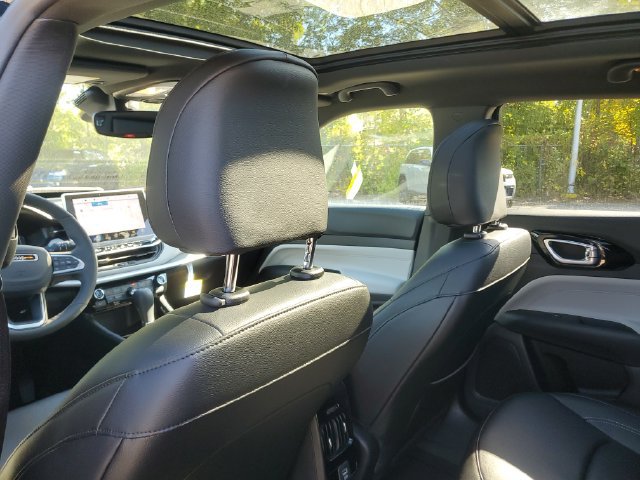 New 2026 Jeep Compass Limited w/ Sun, Sound & Navigation Group AWD/4WD image 10