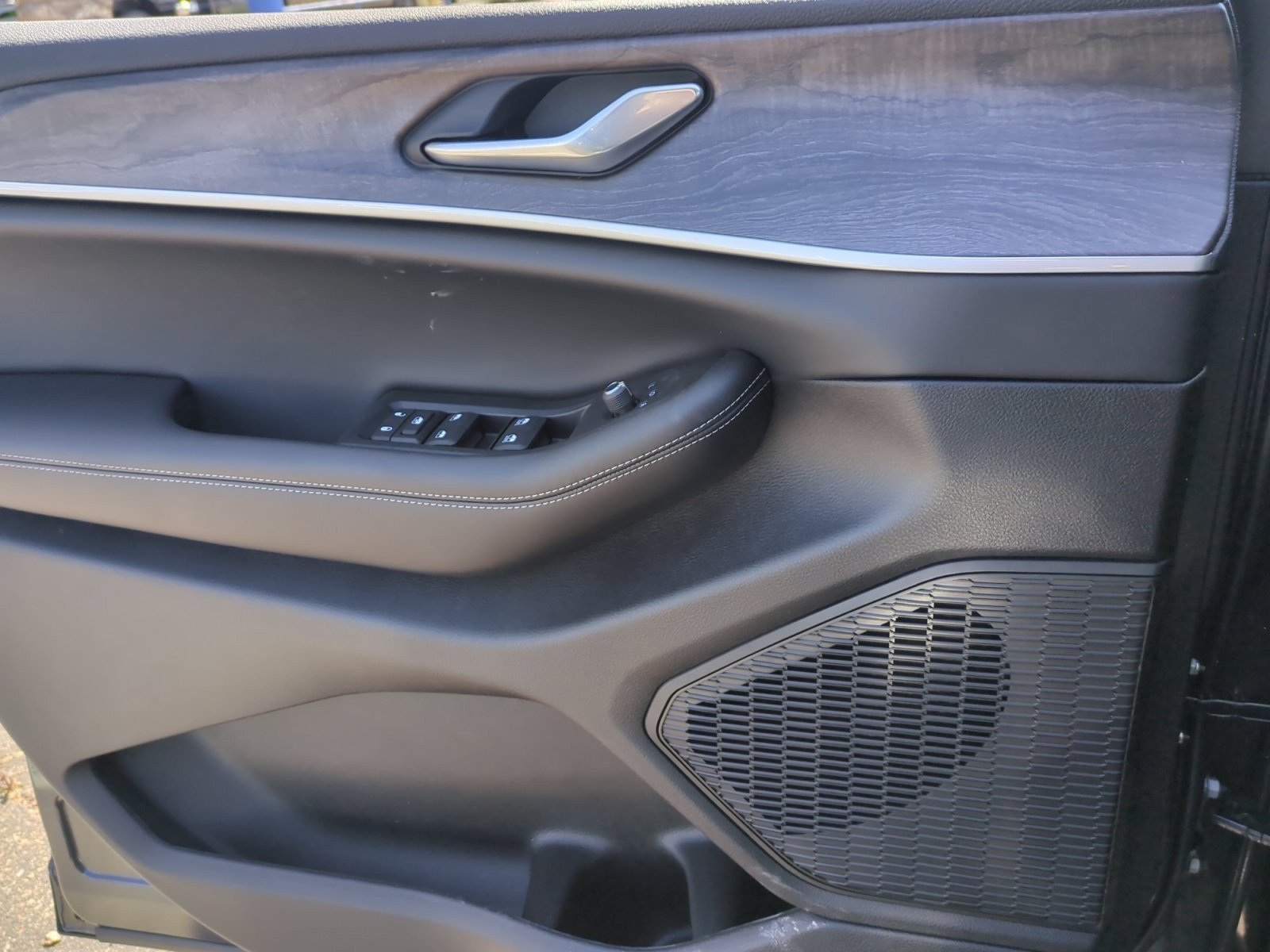 New 2026 Jeep Grand Cherokee Altitude AWD/4WD image 13