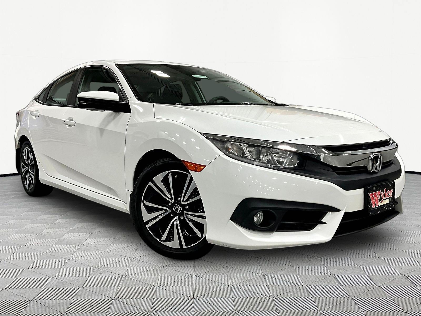 Used 2017 Honda Civic EX-T image 3