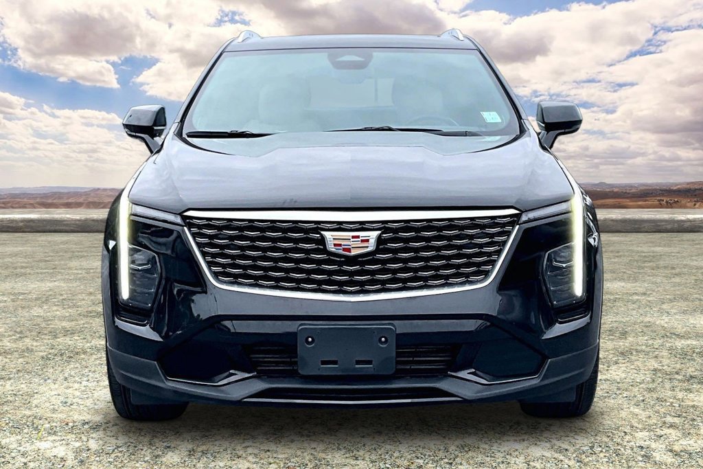 Used 2024 Cadillac XT4 Premium Luxury AWD/4WD image 2