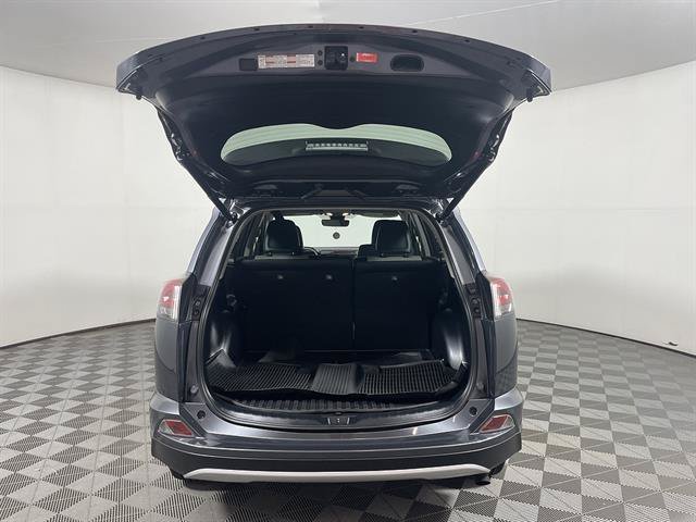 Used 2018 Toyota RAV4 Limited AWD/4WD image 23