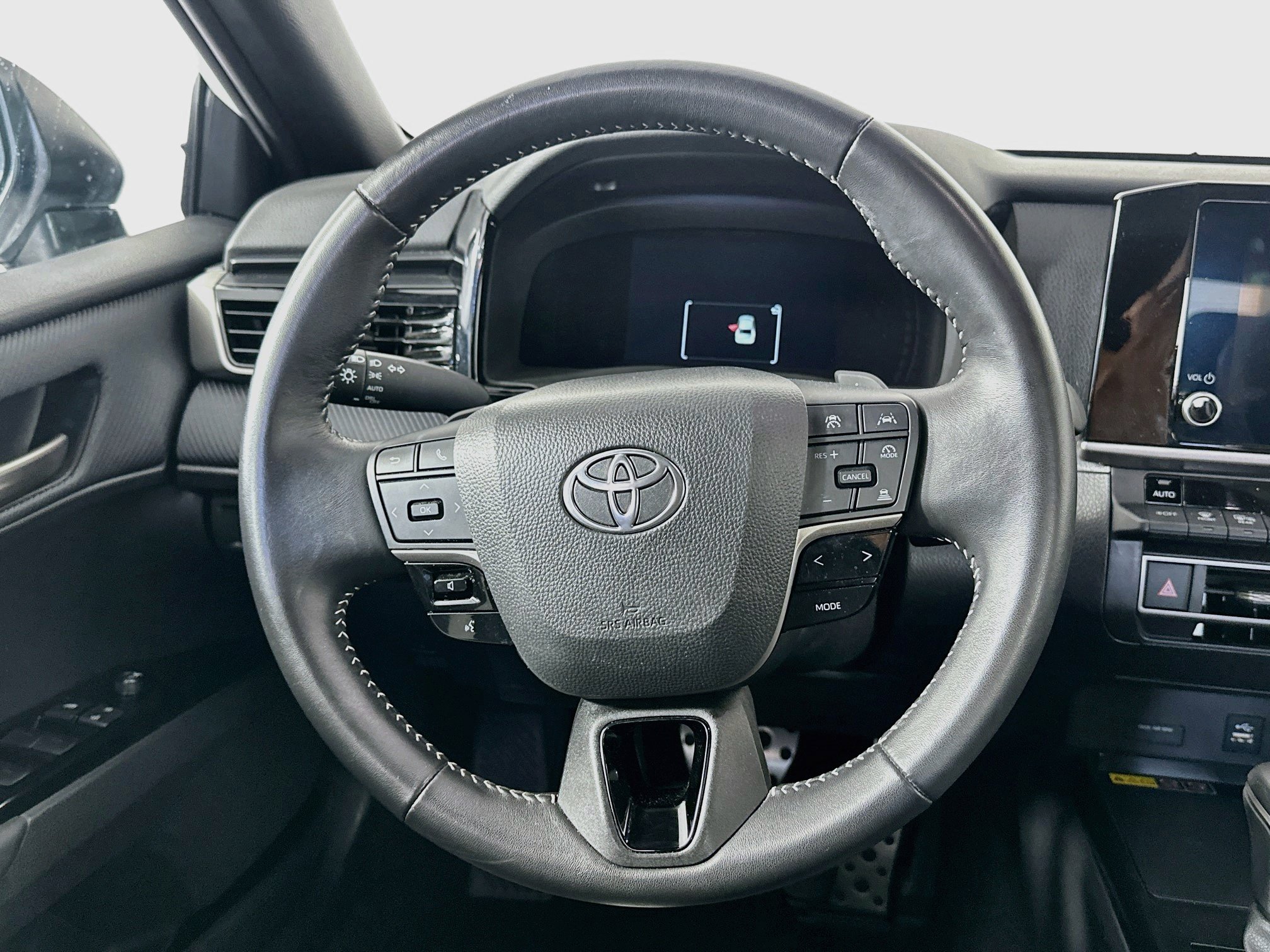 Used 2025 Toyota Camry SE FWD image 18