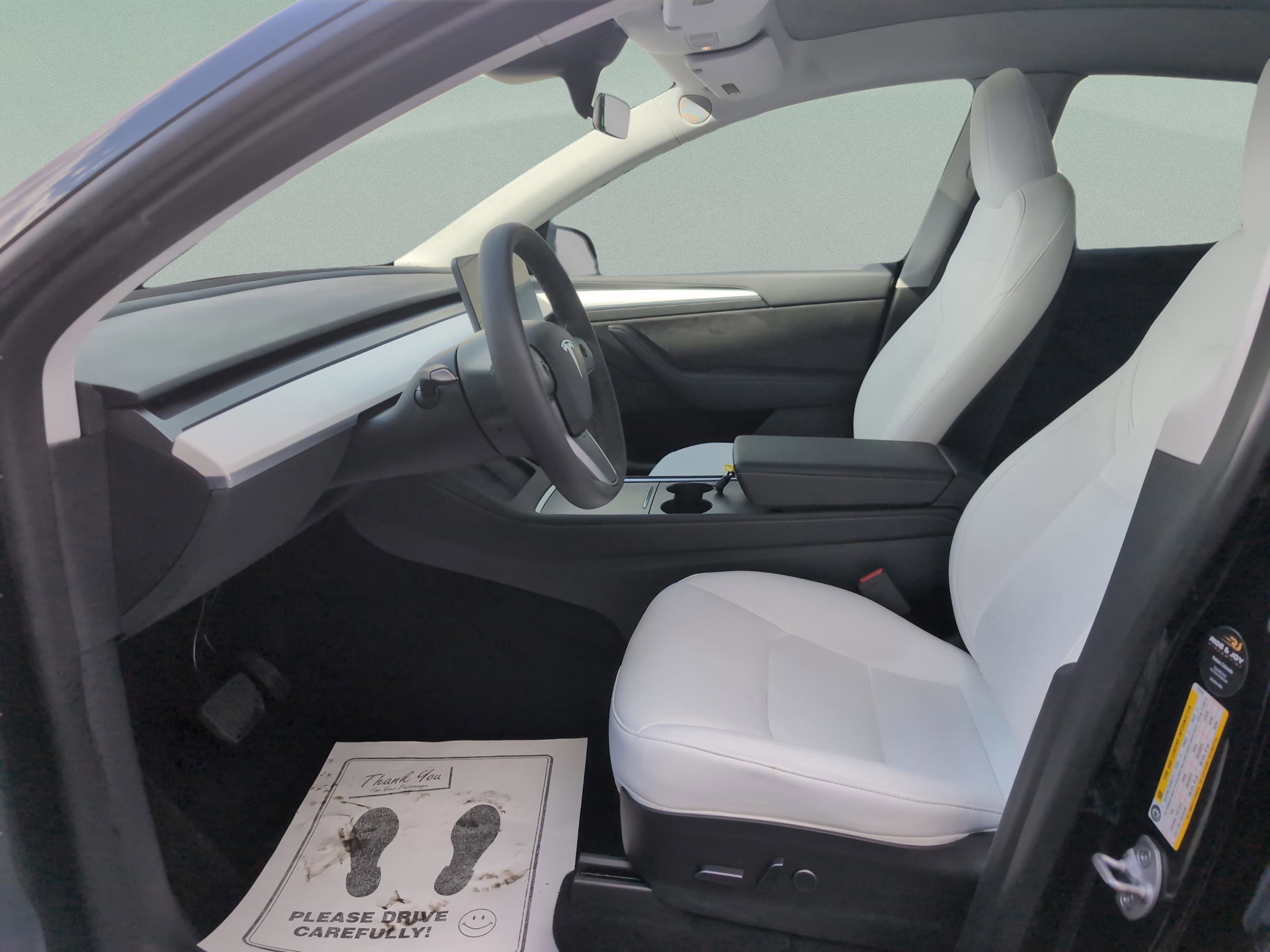 Used 2023 Tesla Model Y Long Range image 19