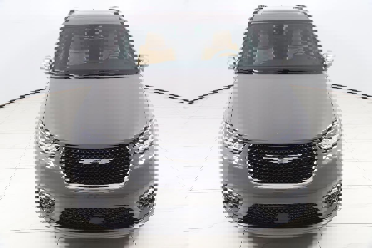 Used 2024 Chrysler Pacifica Pinnacle image 61