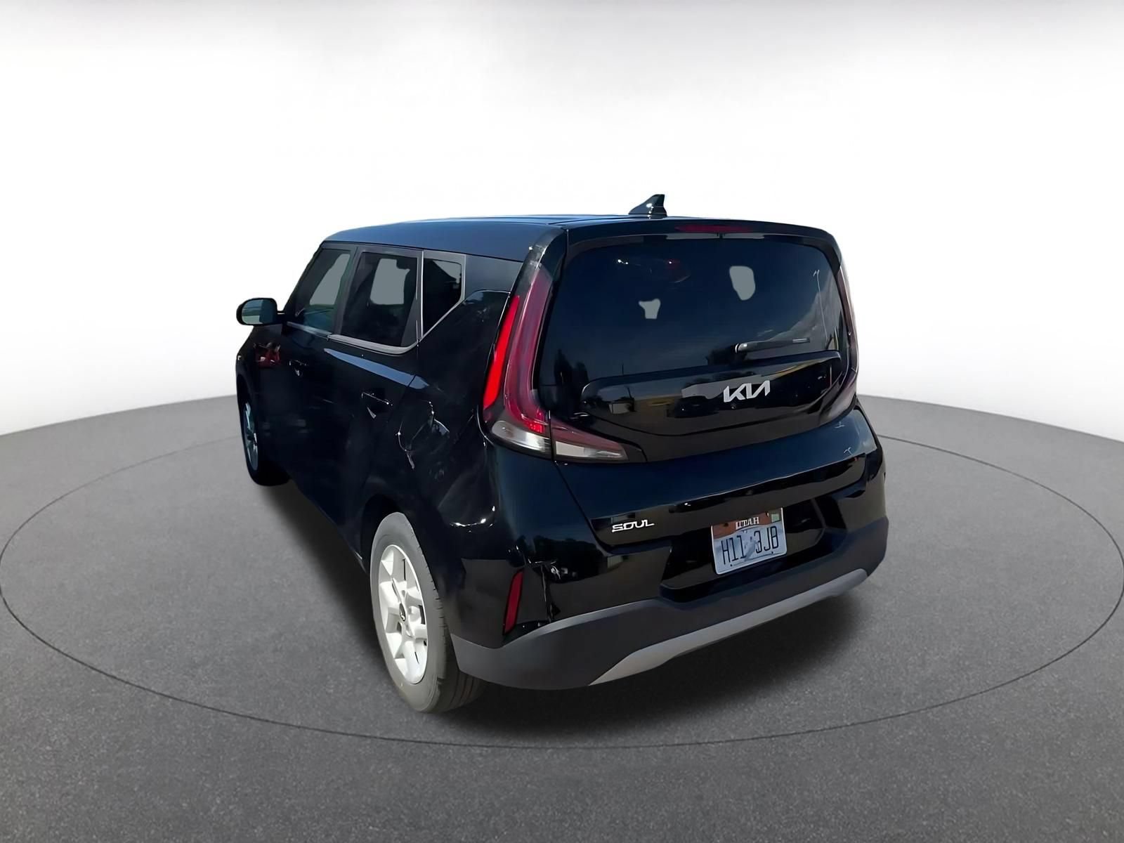 Used 2025 Kia Soul LX w/ LX Technology Package FWD image 10