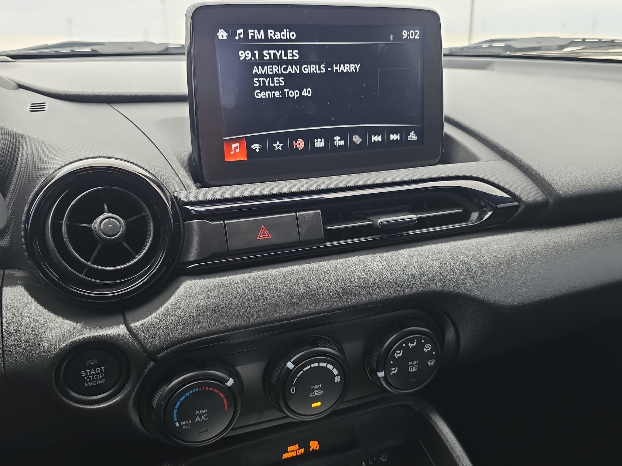 Used 2021 MAZDA MX-5 Miata Sport RWD image 12