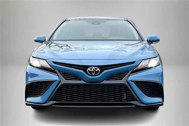 Used 2023 Toyota Camry SE image 3
