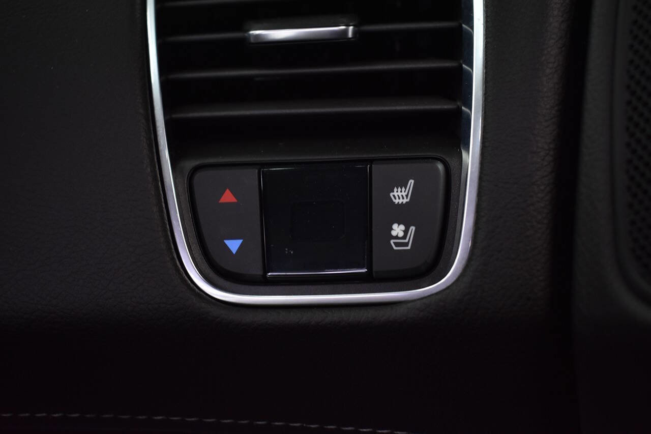 Used 2014 Chevrolet Corvette Stingray Convertible w/ 2LT Preferred Equipment Group image 25