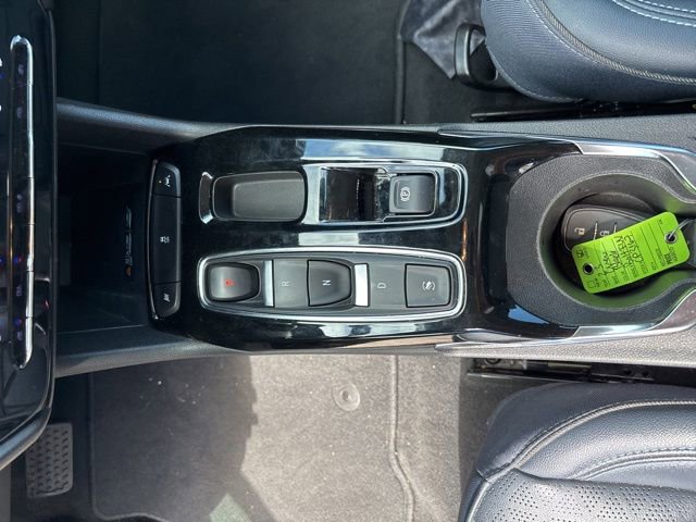 Used 2023 Chevrolet Bolt EUV Premier w/ Sun & Sound Package FWD image 18