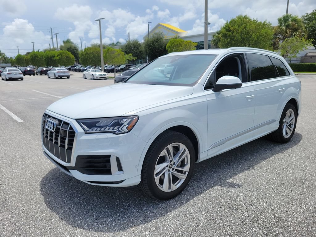 Used 2023 Audi Q7 3.0T Premium w/ Convenience Package AWD/4WD image 3