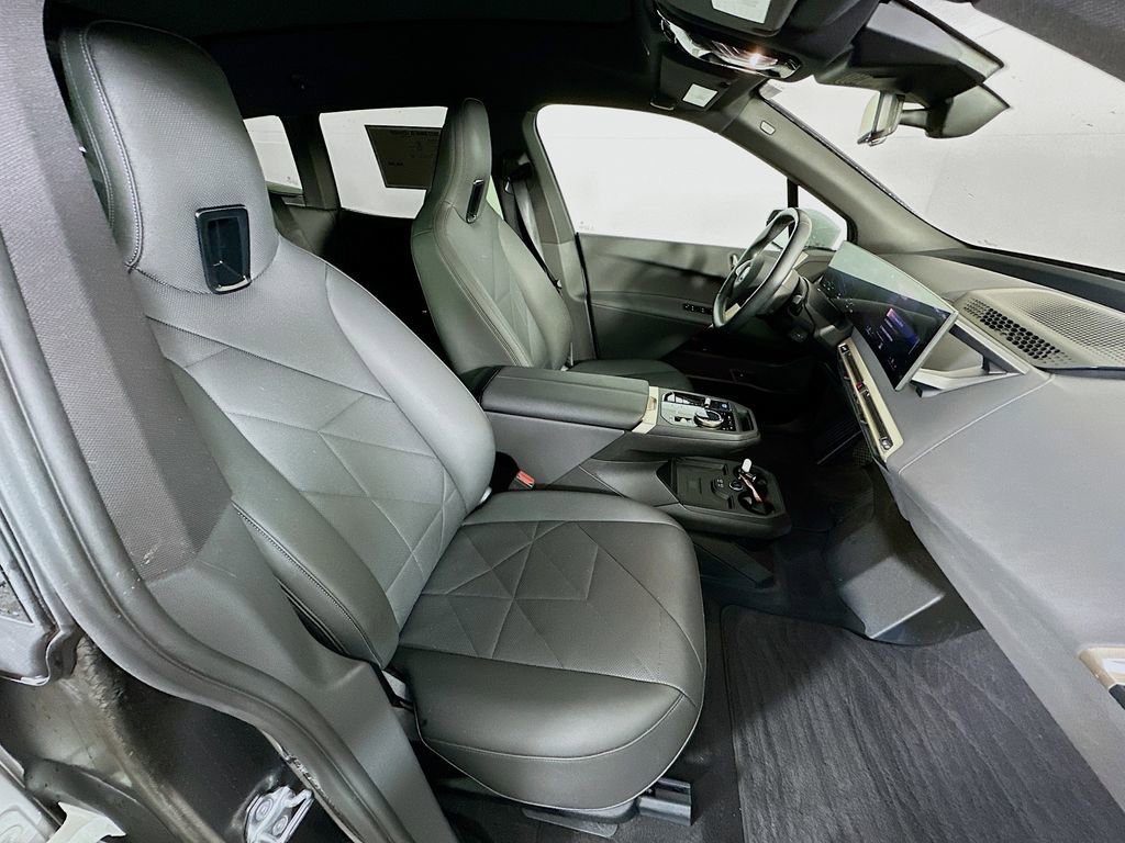 Used 2023 BMW iX xDrive50 w/ Sport Package image 36