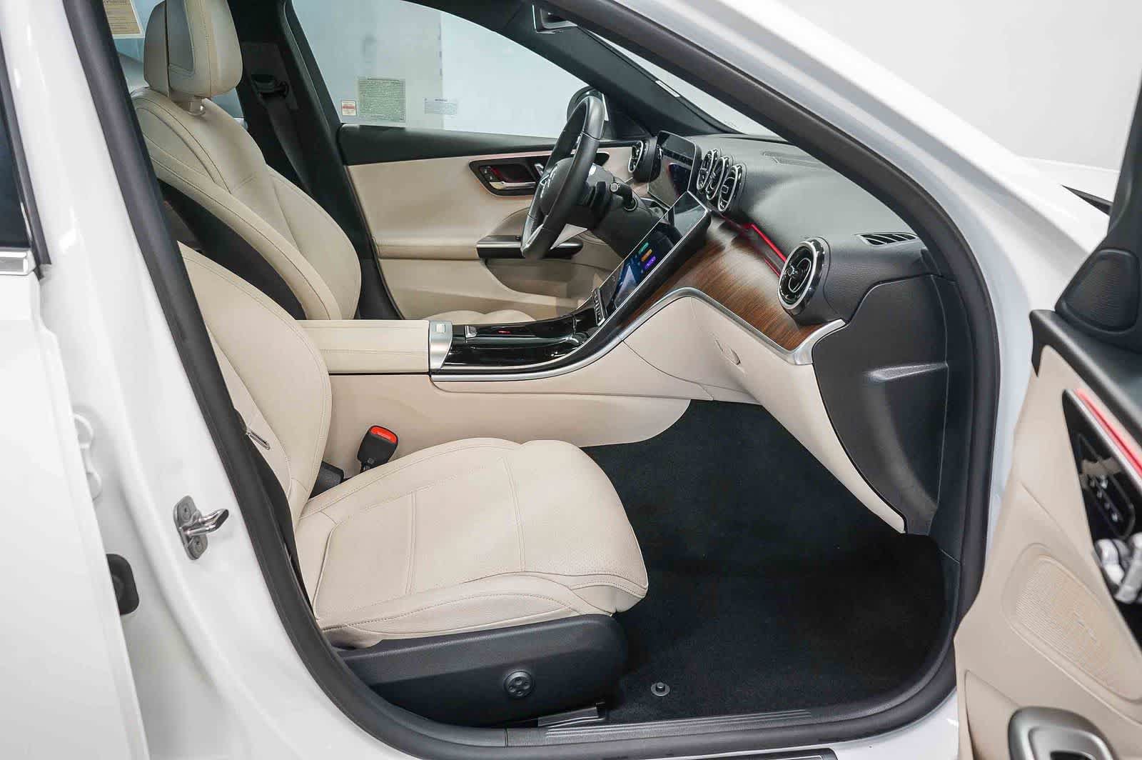 Used 2025 Mercedes-Benz C 300 4MATIC Sedan image 17