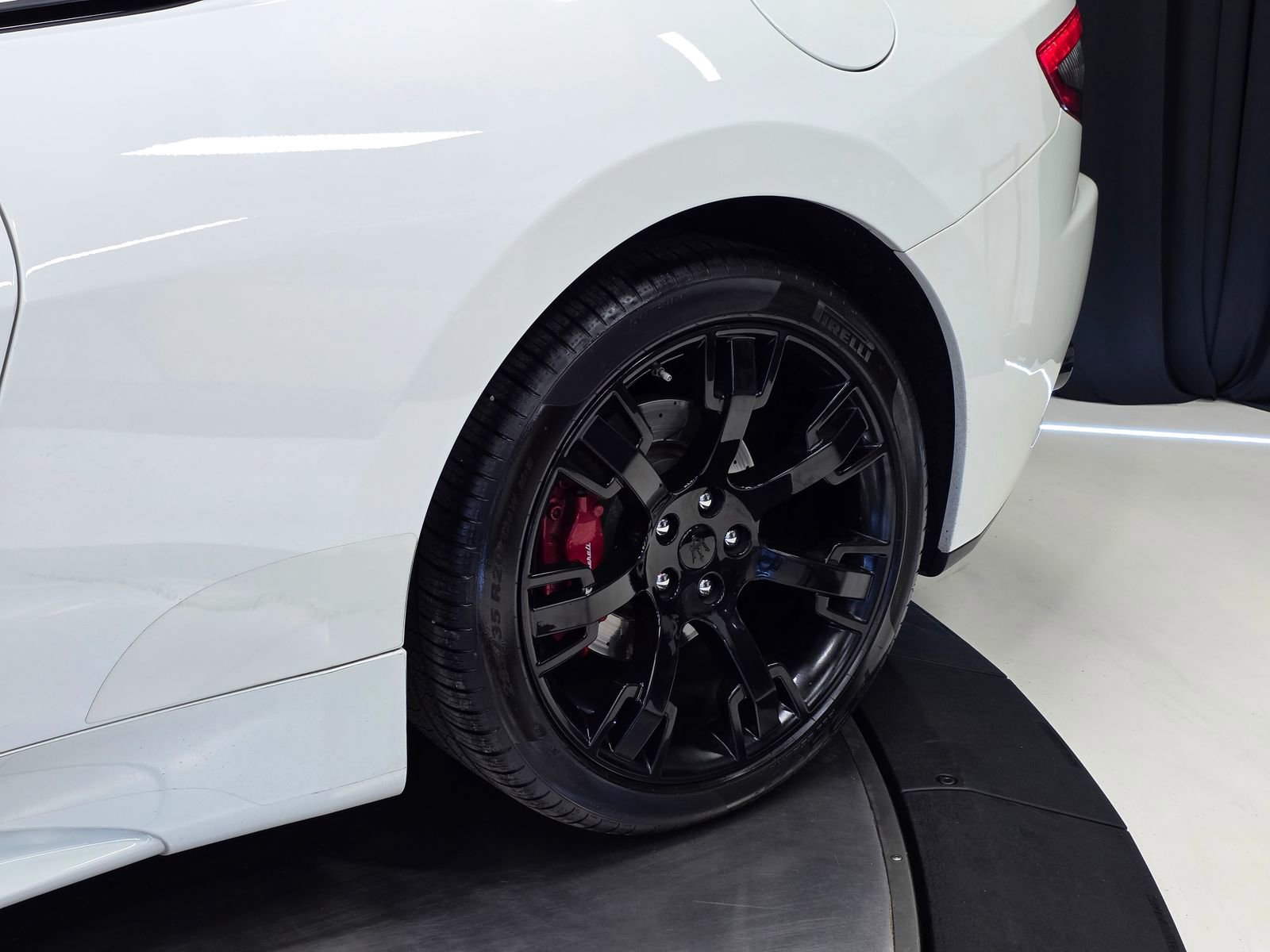Used 2015 Maserati GranTurismo Sport RWD image 36