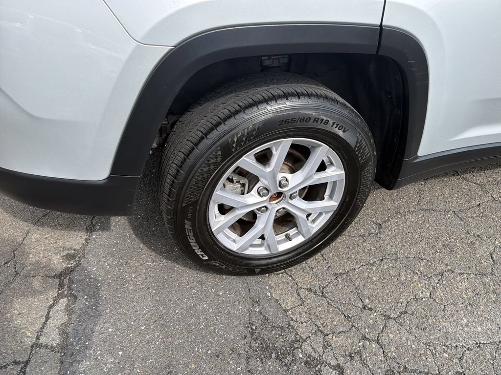 Used 2023 Jeep Grand Cherokee Altitude AWD/4WD image 31