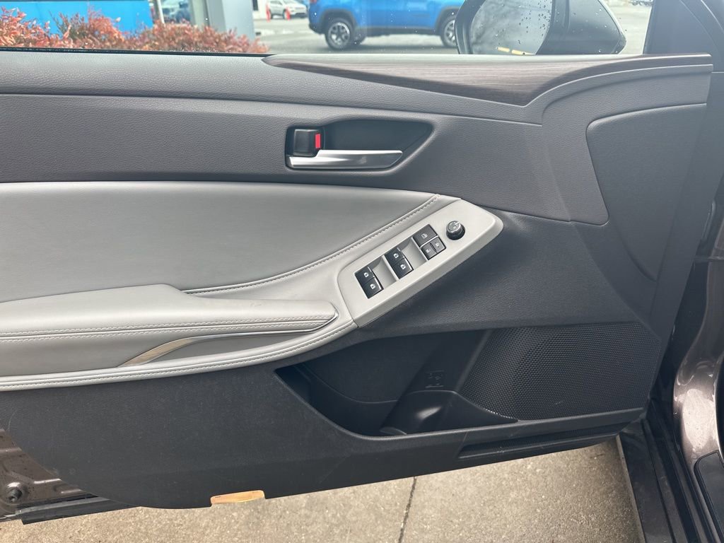 Used 2019 Toyota Avalon XLE w/ Moonroof Package image 13