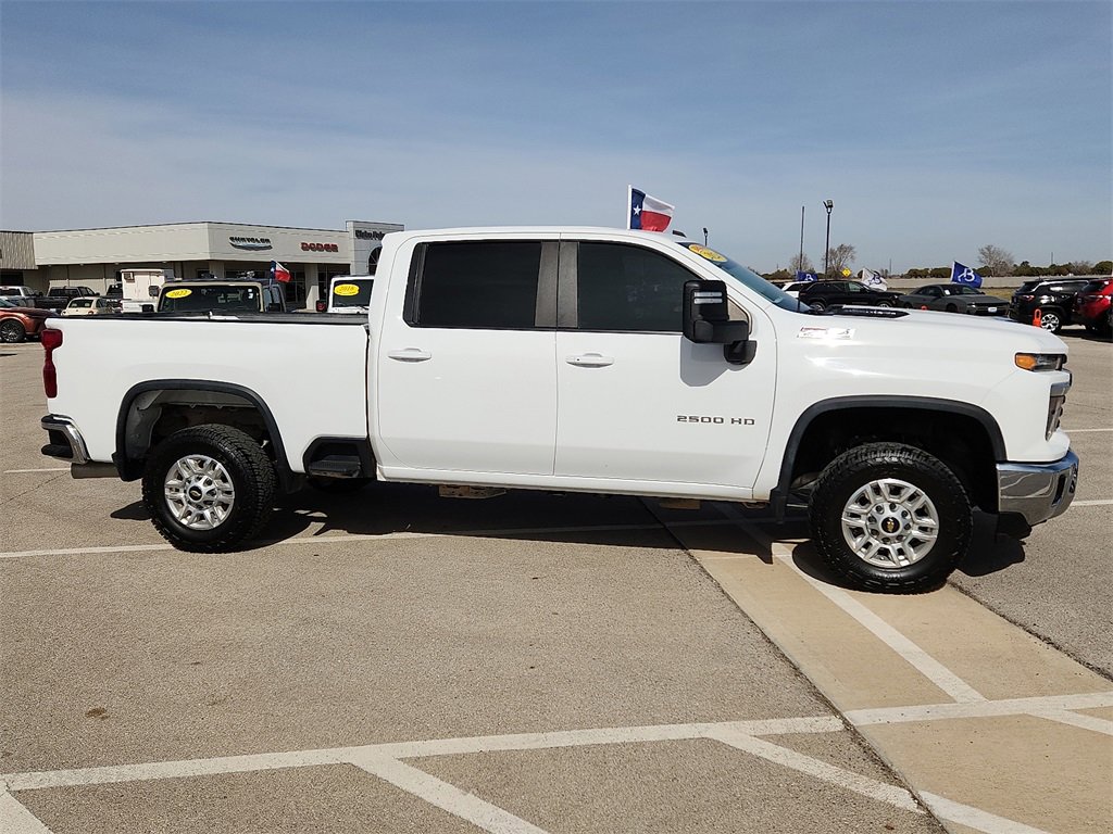 Used 2024 Chevrolet Silverado 2500 LT w/ Convenience Package image 5