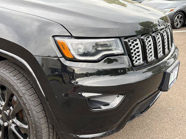 Certified 2022 Jeep Grand Cherokee Laredo X AWD/4WD image 8