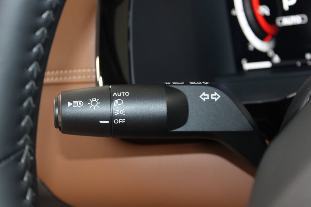 Used 2026 Nissan Pathfinder Platinum AWD/4WD image 40