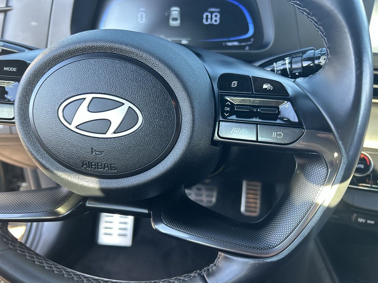 Used 2025 Hyundai Elantra Sport FWD image 21