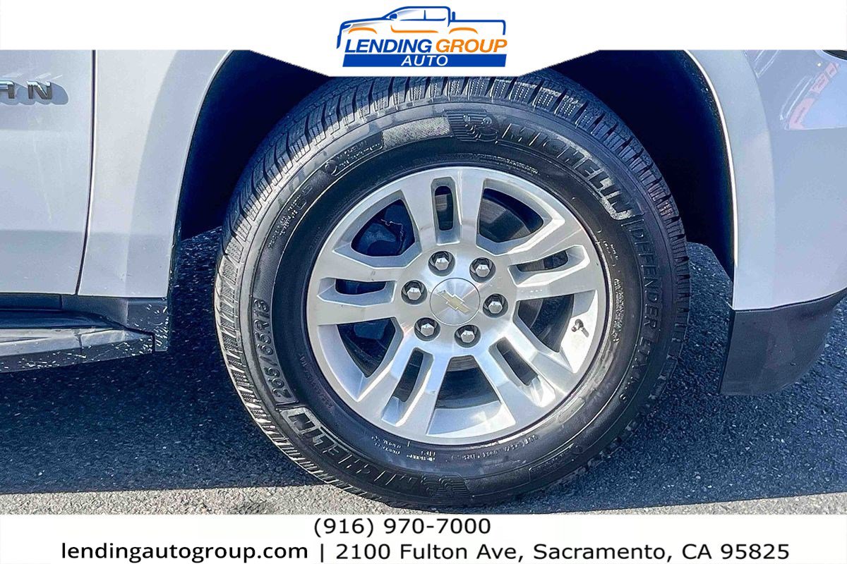 Used 2020 Chevrolet Suburban LT w/ Luxury Package image 9