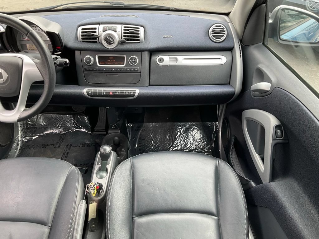 Used 2013 smart fortwo passion RWD image 30