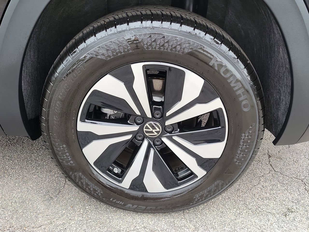 Used 2025 Volkswagen Atlas Cross Sport SE image 10