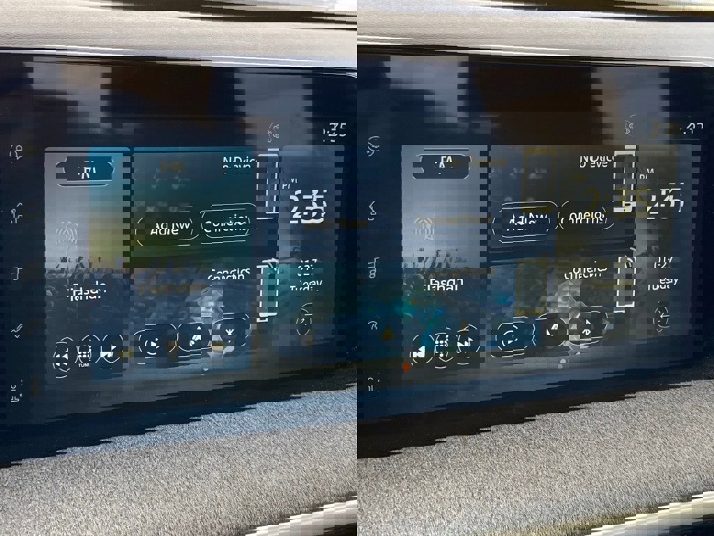 Used 2025 Nissan Kicks SV image 18