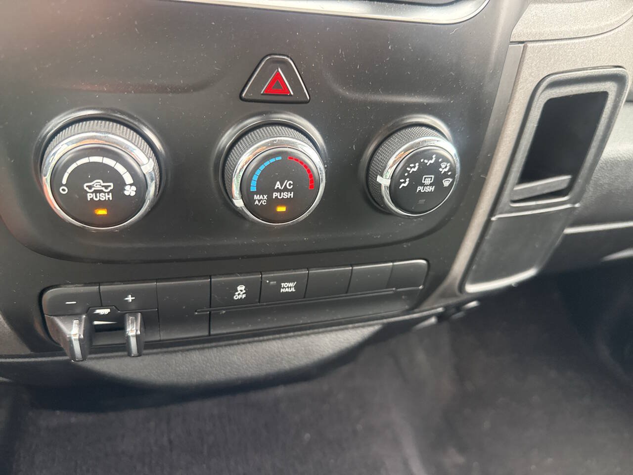 Used 2017 RAM 1500 ST w/ SXT Appearance Group AWD/4WD image 33
