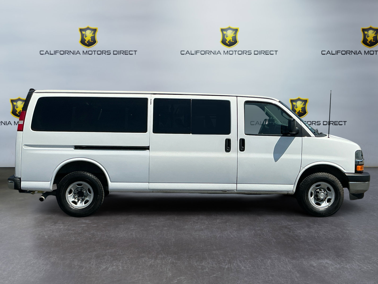 Used 2017 Chevrolet Express 3500 LT w/ LT Preferred Equipment Group RWD image 6
