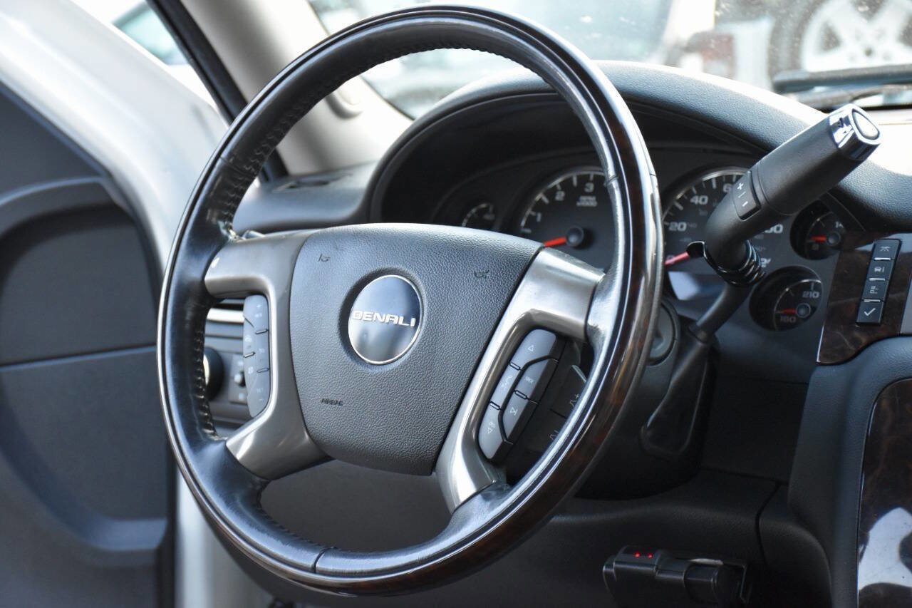 Used 2010 GMC Yukon Denali image 12