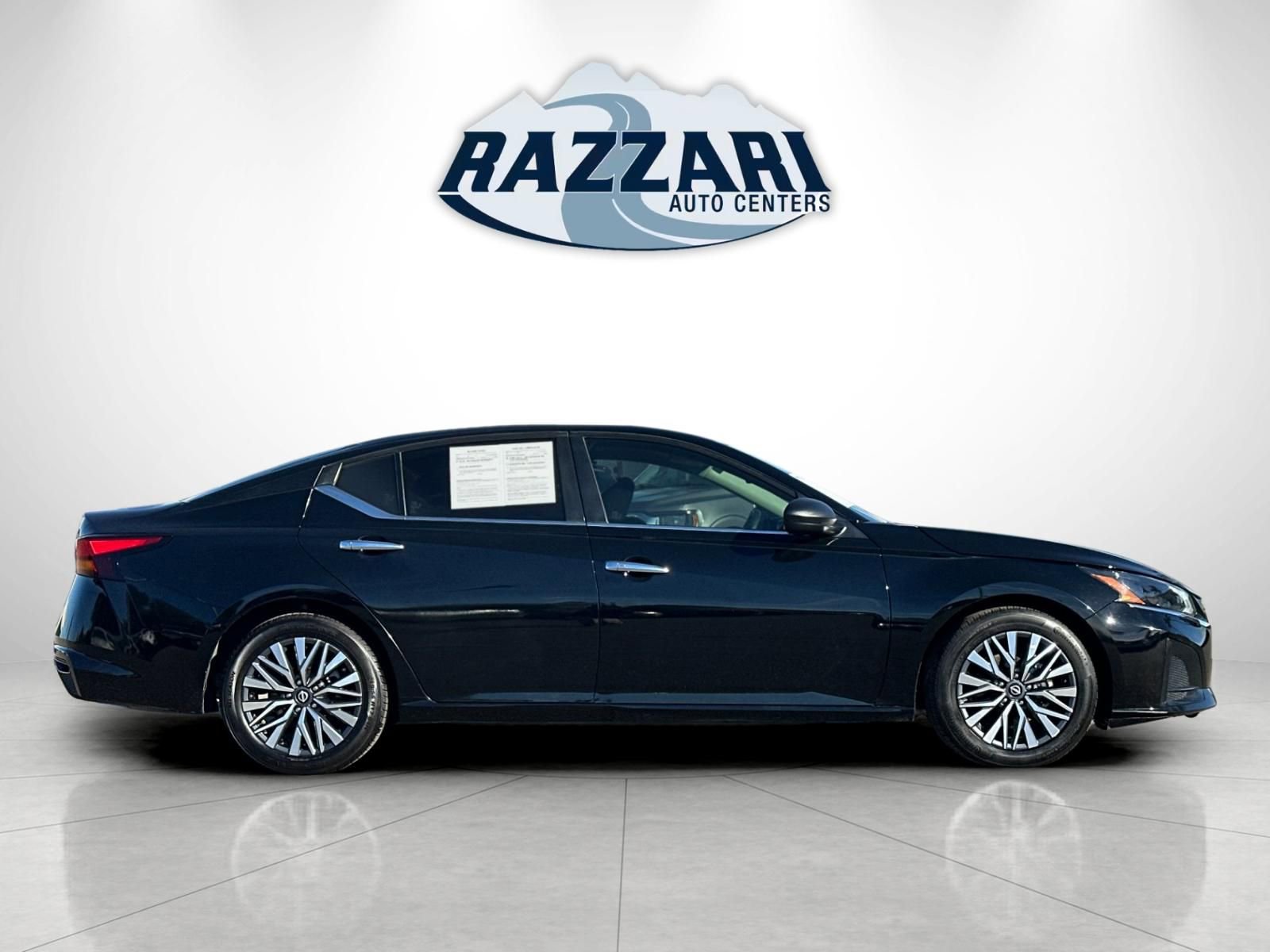 Used 2024 Nissan Altima 2.5 SV image 2