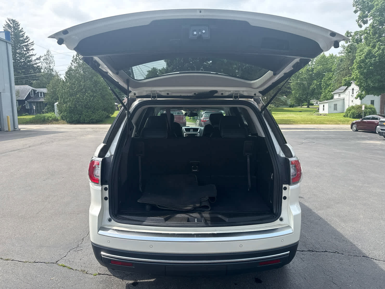 Used 2013 GMC Acadia SLE FWD image 18