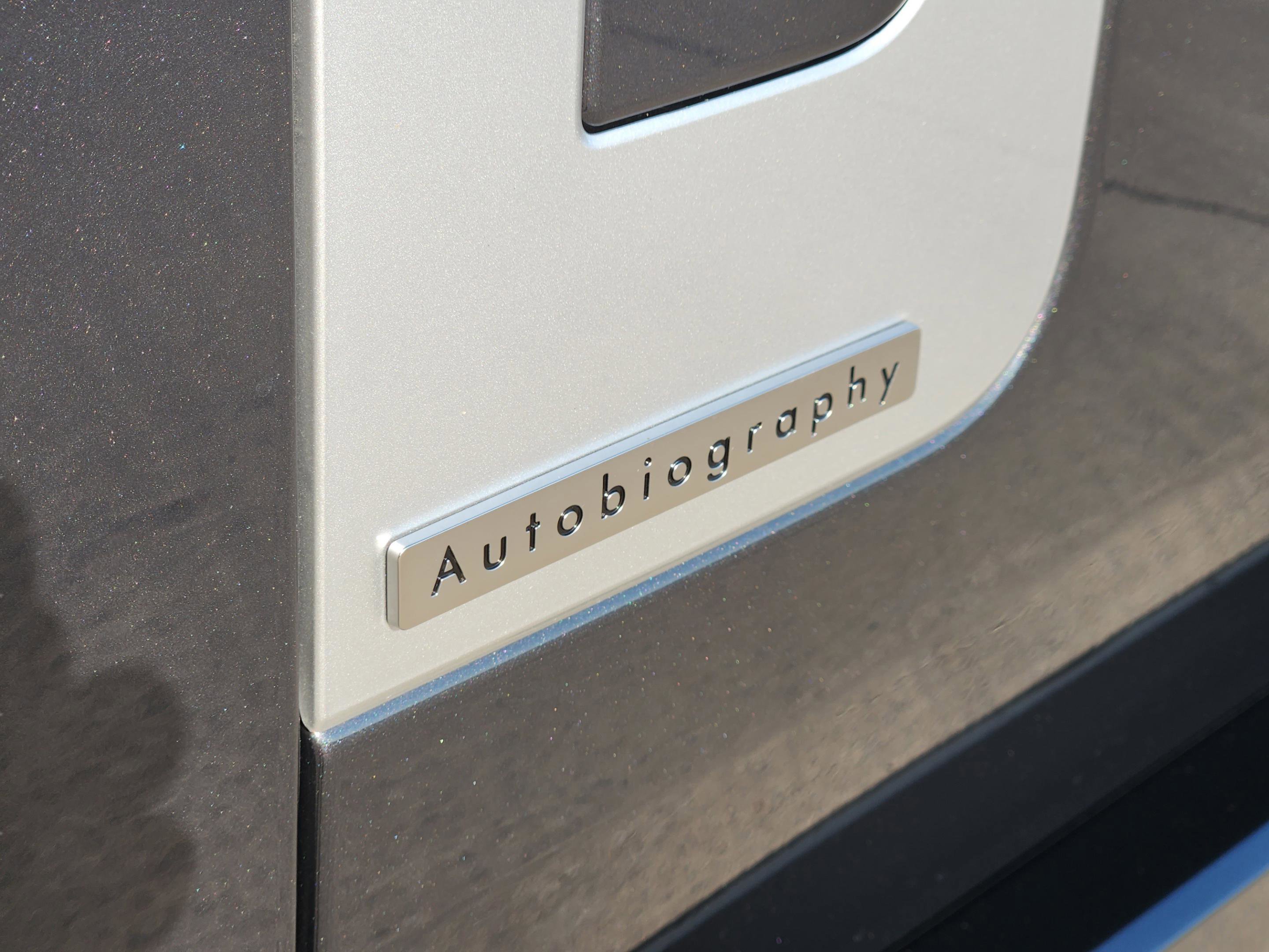 New 2025 Land Rover Range Rover Autobiography AWD/4WD image 9