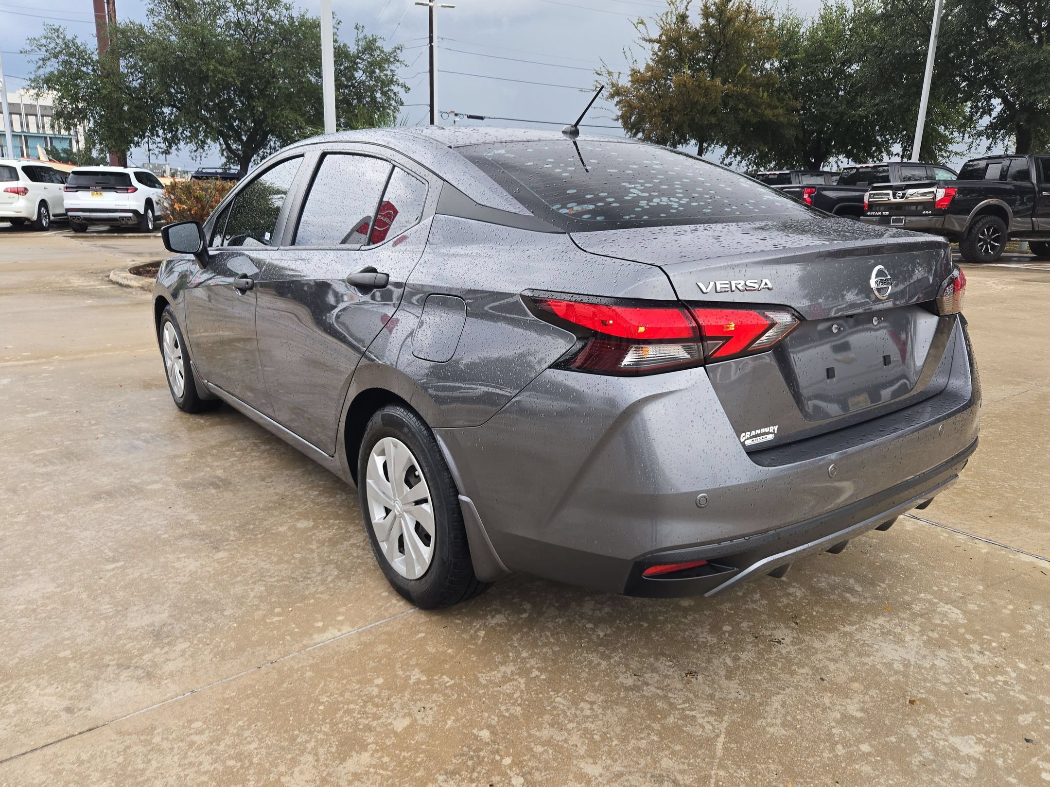 Used 2021 Nissan Versa S FWD image 5